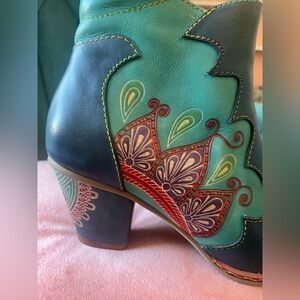 L'ARTISTE ZAHIMI BLUE BOOTS SZ 39 8.5  LIKE NEW!